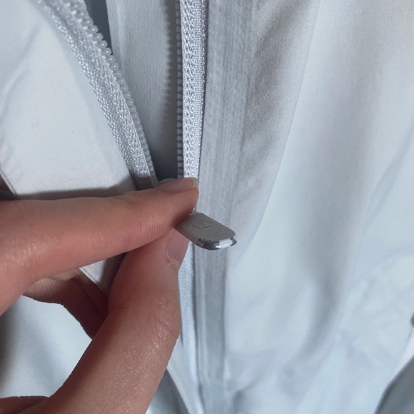 Lululemon Rain Jacket Size 2 - Picture 13 of 14